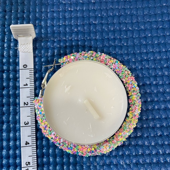 **NWOT** Iredescent Circle 45 mm earrings - Picture 5 of 6